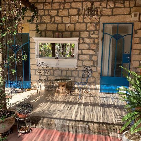 בית האבן העתיק מ-1885 עם מגונית פרטית בחצר Rosch Pina Exterior foto
