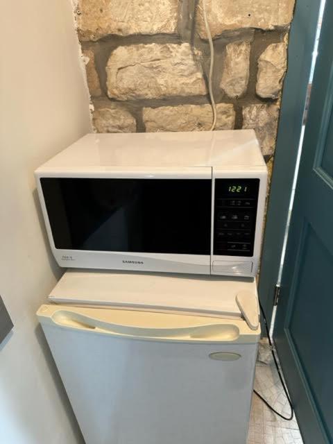 בית האבן העתיק מ-1885 עם מגונית פרטית בחצר Rosch Pina Exterior foto