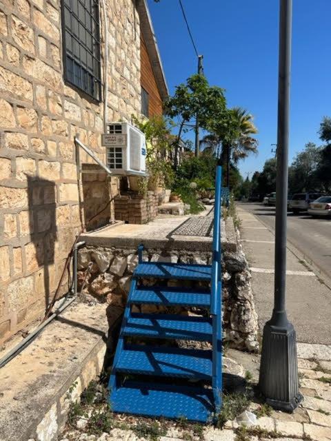 בית האבן העתיק מ-1885 עם מגונית פרטית בחצר Rosch Pina Exterior foto